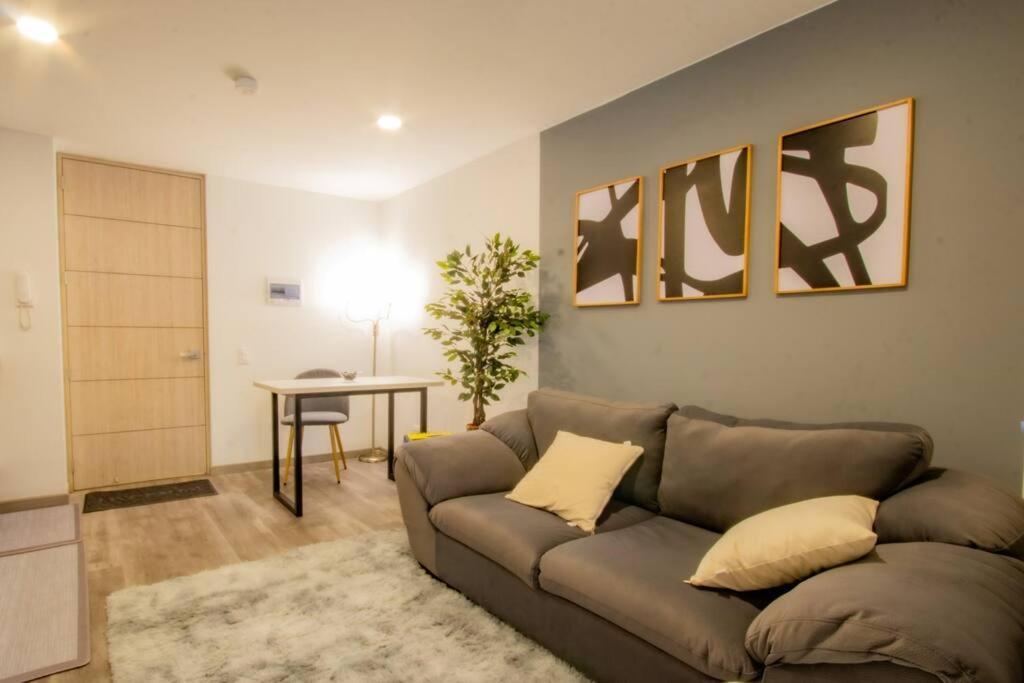 Work Remote Fast Wi-fi - Foam Mattress - La Candelaria 10 Min Away Bogota